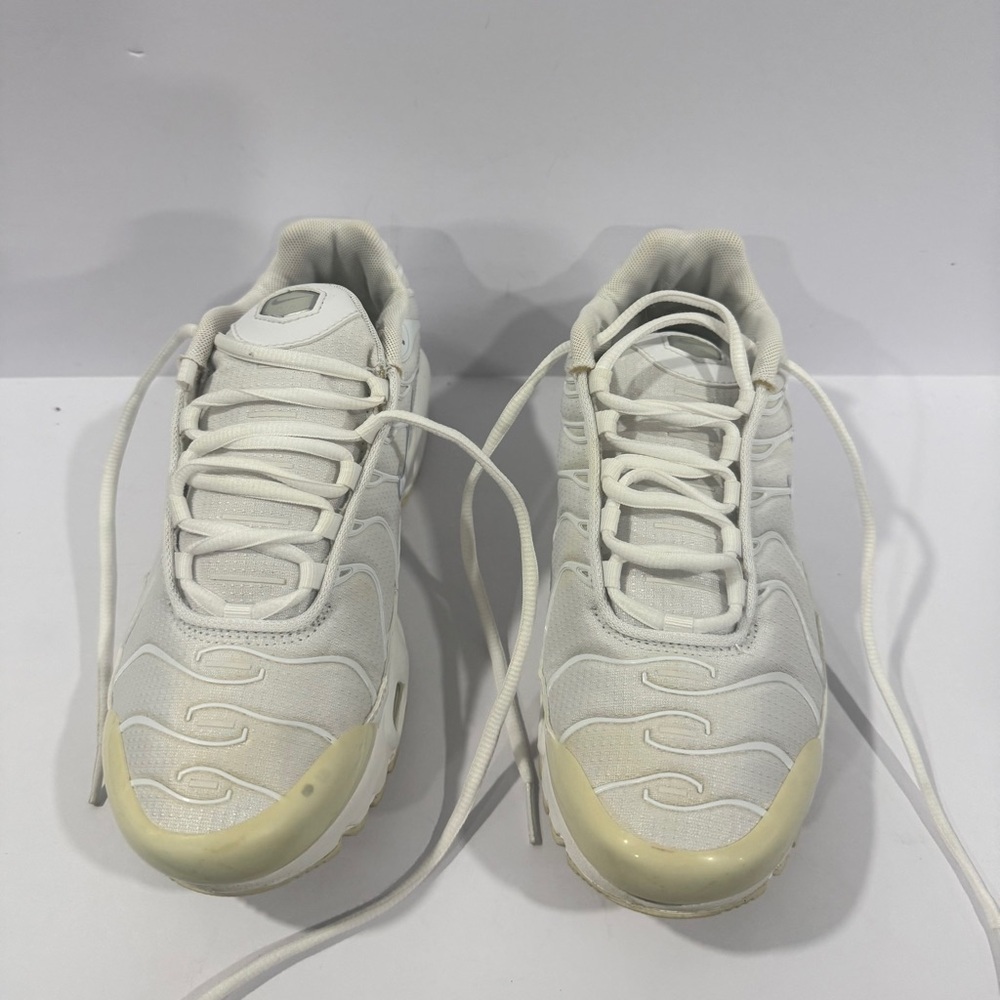 Nike Air Max Plus TN Triple White Sneakers Size 5.5Y / Women’s 7 Used - Picture 2 of 12